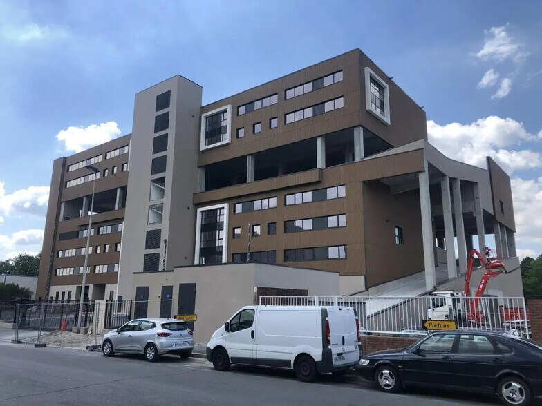 Office in Colombes for lease - Building Photo - Image 3 of 25