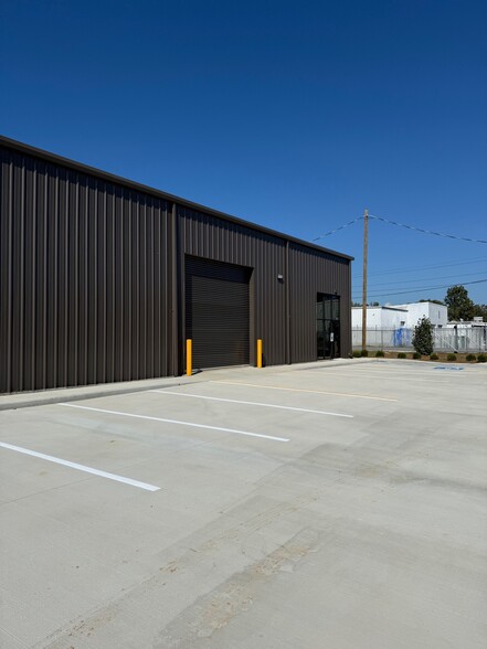 2300 24th St N, Birmingham, AL for lease - Building Photo - Image 3 of 14