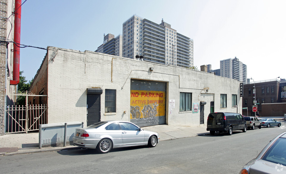 751 Concourse Village West, Bronx, NY for lease - Building Photo - Image 1 of 11