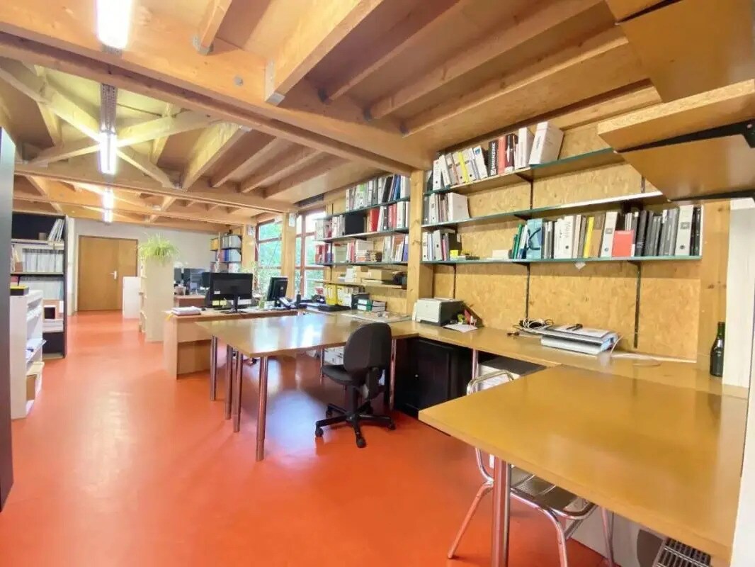 Office in Issy-les-Moulineaux for lease Interior Photo- Image 1 of 2