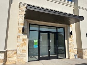 7616 Rocio Dr, Laredo, TX for lease Building Photo- Image 2 of 13