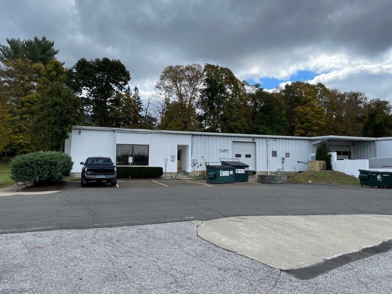 50-52 Miry Brook Rd, Danbury, CT for lease - Building Photo - Image 2 of 7