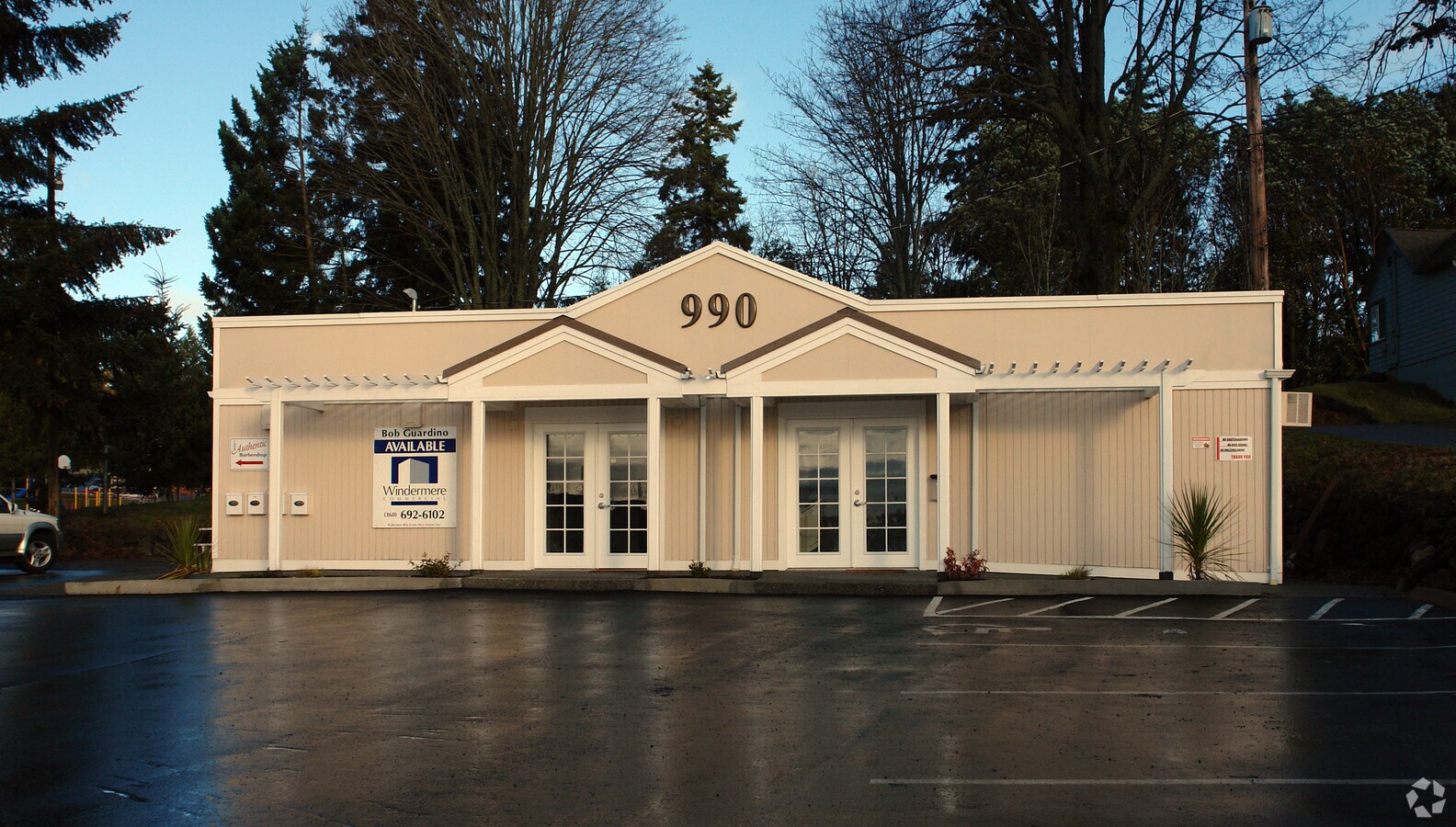 990 Sylvan Way, Bremerton, WA 98310