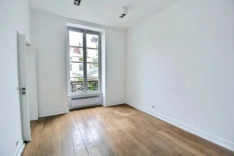 Office in Paris for lease - Interior Photo - Image 2 of 4