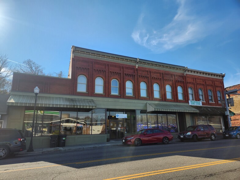 1093 E Main St, Radford, VA for lease - Primary Photo - Image 2 of 27