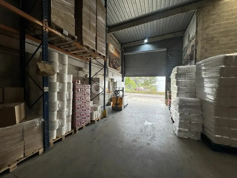 Flex in Sarcelles for sale - Building Photo - Image 3 of 7