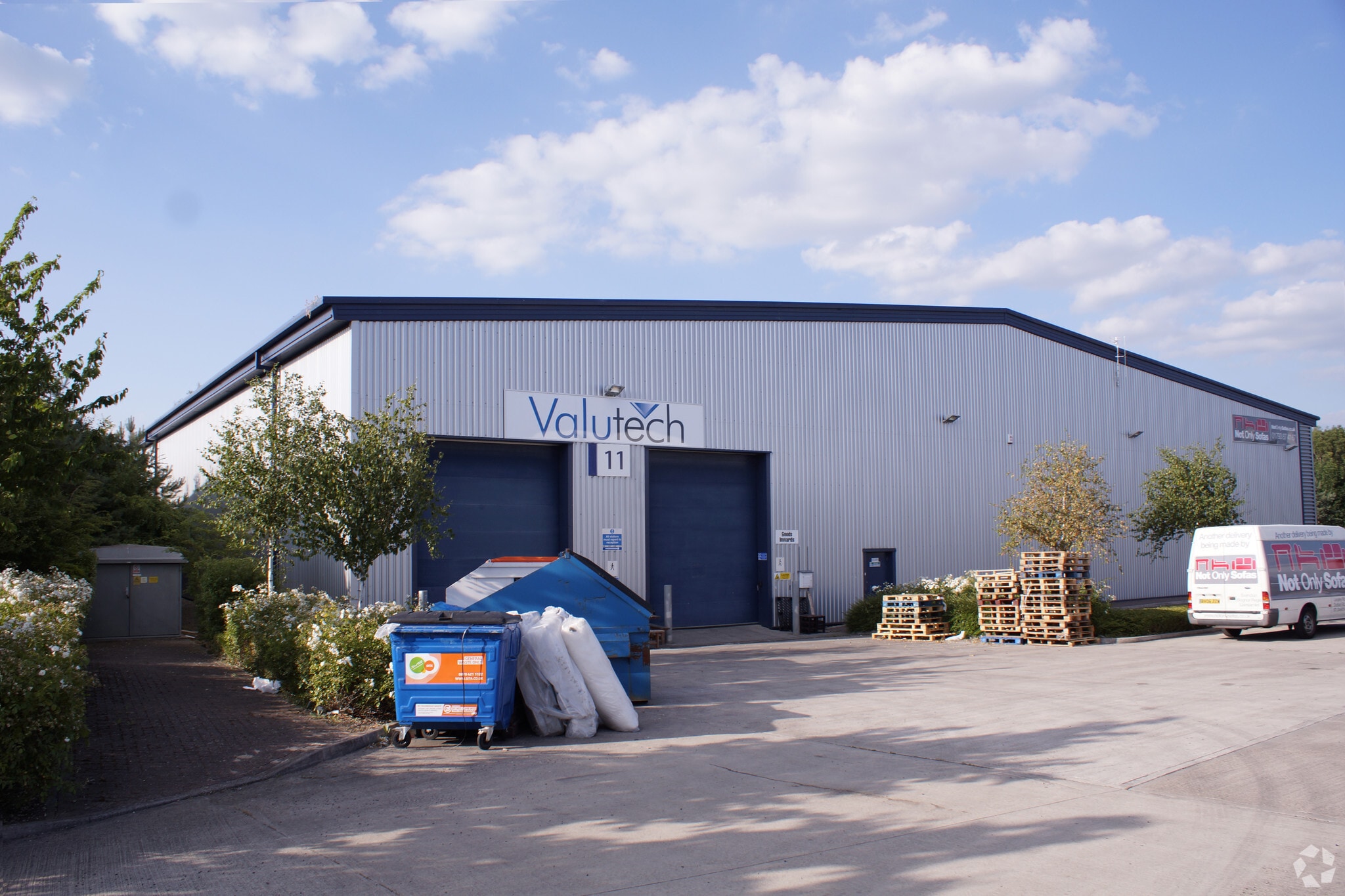 Langley Rd, Swindon for lease Primary Photo- Image 1 of 7