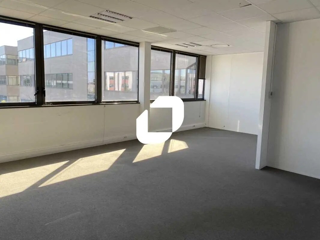 Office in Pessac for lease Interior Photo- Image 1 of 10