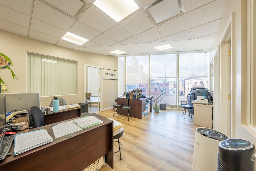 17 Chatham Sq, New York, NY for lease - Building Photo - Image 1 of 9