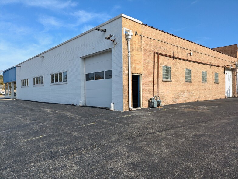 233 W Ogden Ave, Westmont, IL for lease - Building Photo - Image 3 of 6