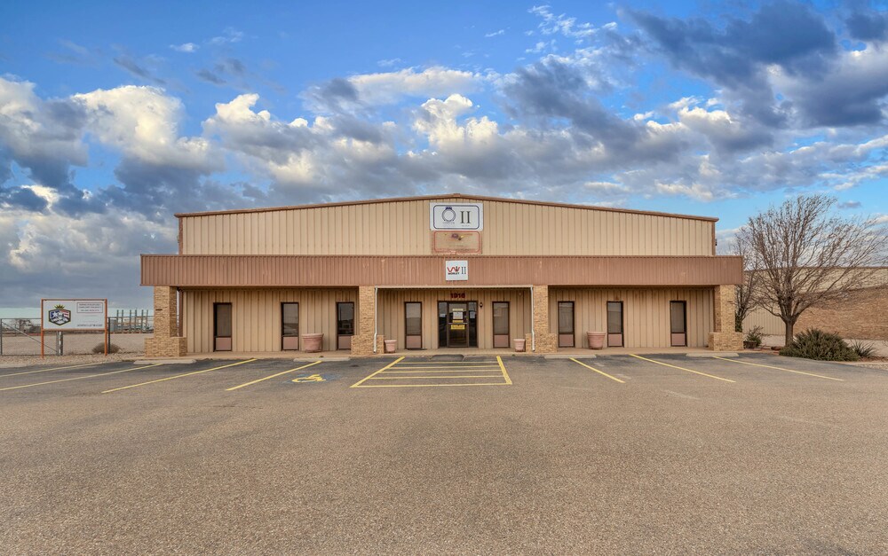 1916 West Ave, Levelland, TX for sale Primary Photo- Image 1 of 1
