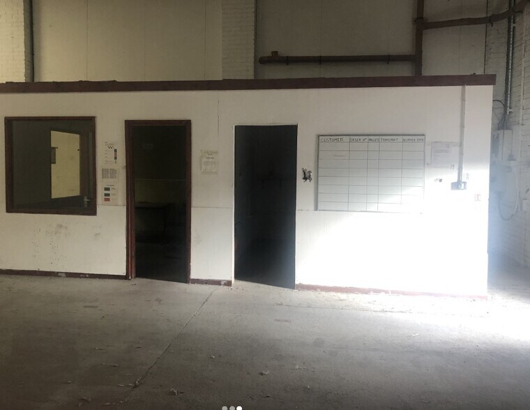 Severn Rd, Welshpool for lease - Interior Photo - Image 2 of 4