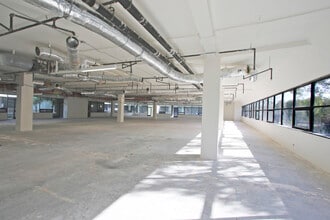 2701 Ocean Park Blvd, Santa Monica, CA for sale Interior Photo- Image 2 of 3