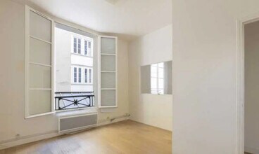 Office in Paris for lease Interior Photo- Image 2 of 5