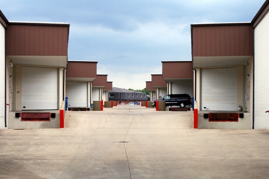 1033-1075 3rd Ave SW, Carmel, IN for lease - Building Photo - Image 2 of 2