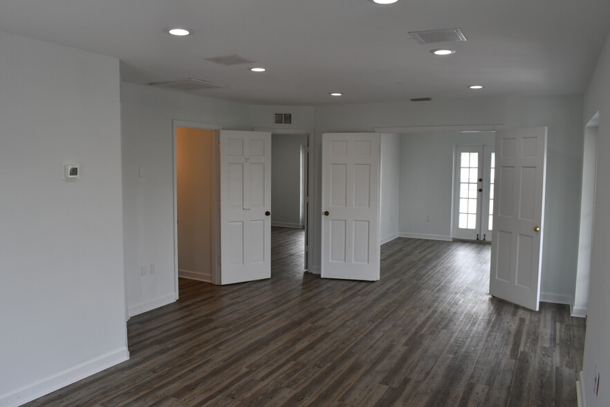 1100 6th Ave S, Naples, FL for lease - Interior Photo - Image 2 of 4