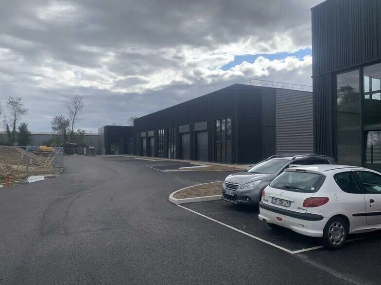 Flex in Trévoux for sale - Building Photo - Image 3 of 6