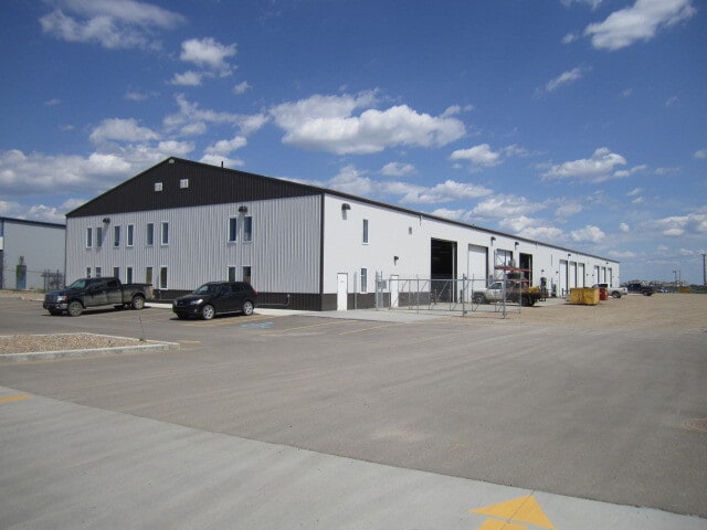 6302 66 St, Lloydminster, AB for sale - Building Photo - Image 3 of 5