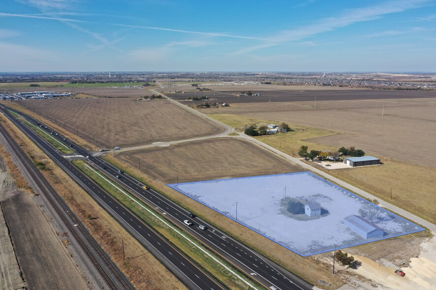 5860 Limmer Loop, Hutto, TX for lease - Building Photo - Image 3 of 4