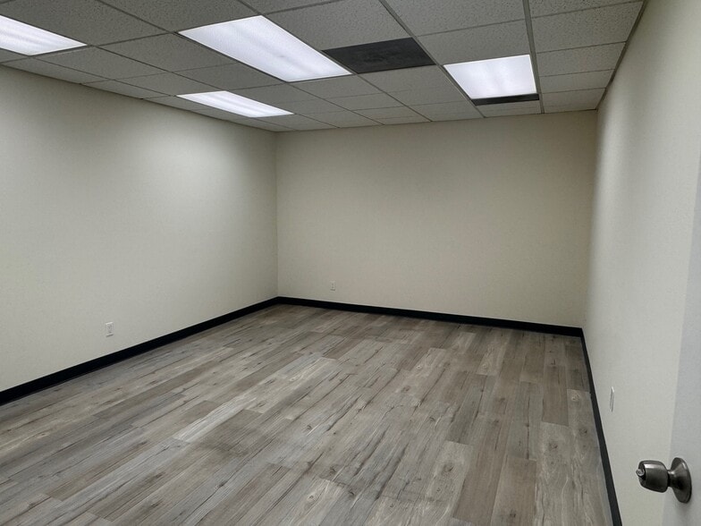 721 W Whittier Blvd, La Habra, CA for lease - Building Photo - Image 3 of 9