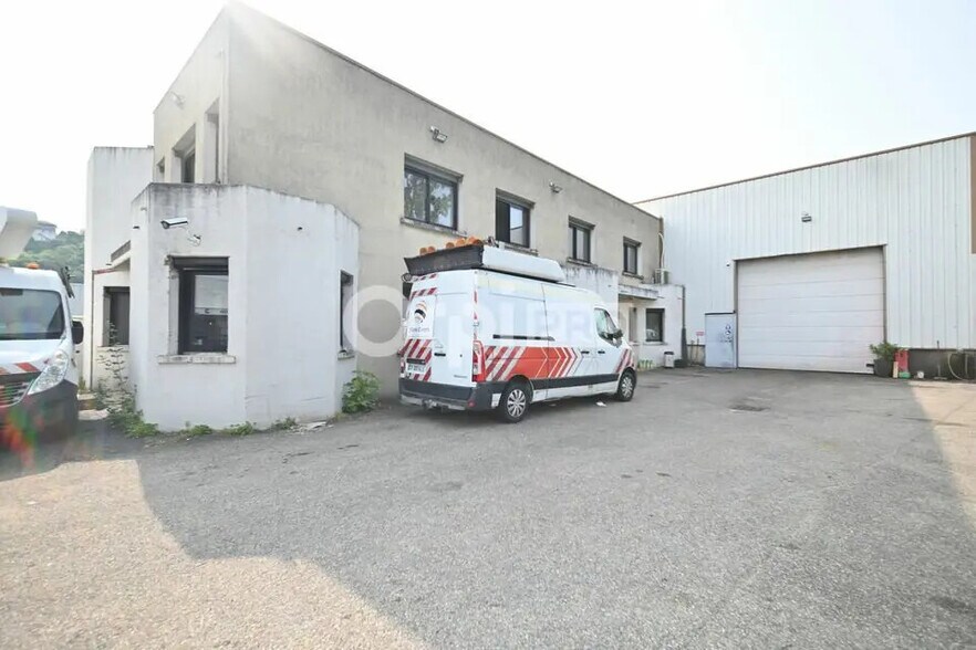 Flex in Feyzin for sale - Building Photo - Image 1 of 12