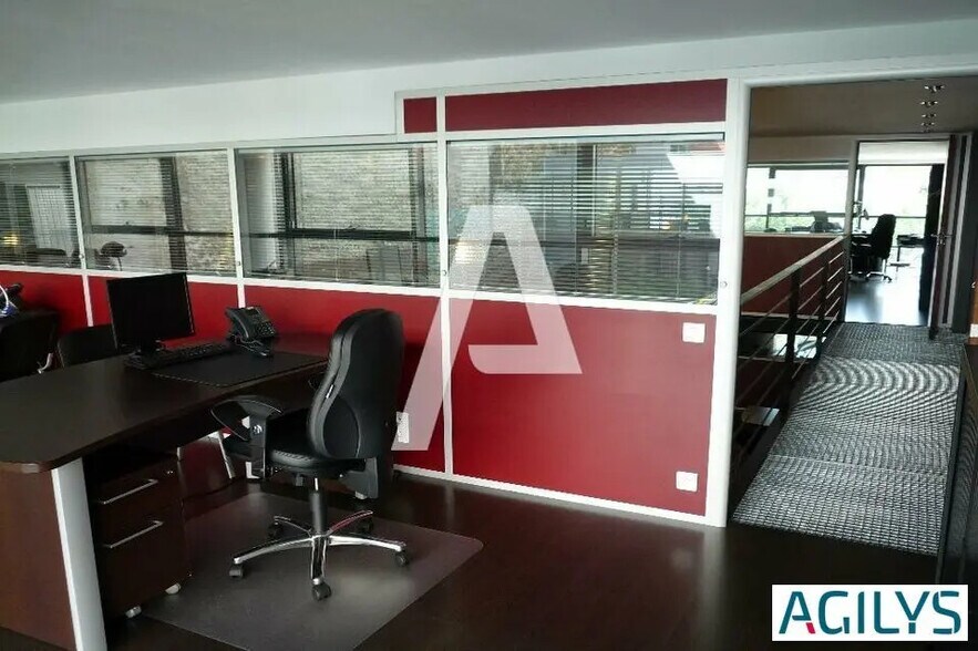 Office in Ivry-sur-Seine for lease - Interior Photo - Image 2 of 10
