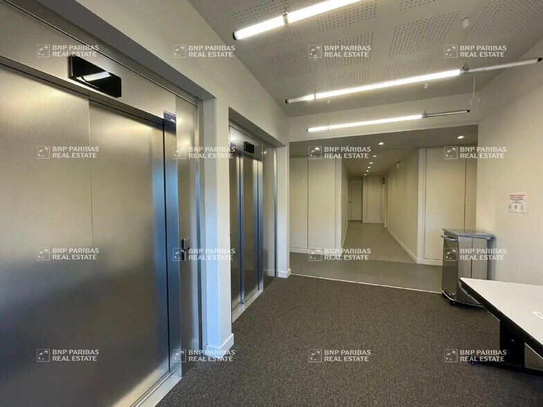 Office in Nantes for lease - Lobby - Image 2 of 10