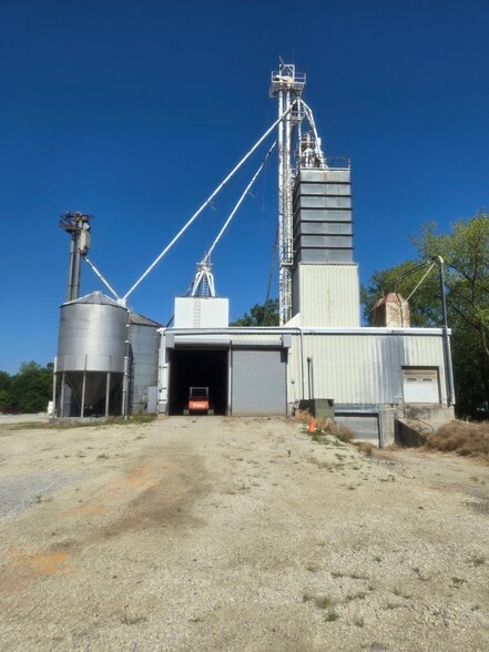 10199 S Wayne Rd, Warren, IN for sale - Building Photo - Image 3 of 36