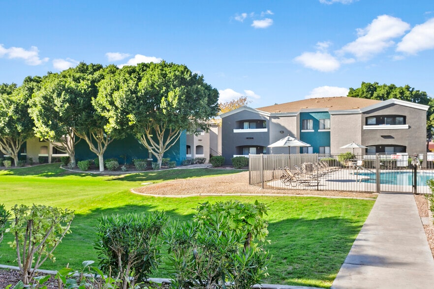 6751 W Indian School Rd, Phoenix, AZ for sale - Building Photo - Image 1 of 1