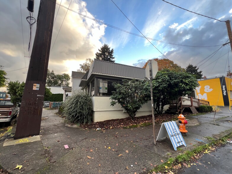 4305-4307 SE Milwaukie Ave, Portland, OR for lease - Building Photo - Image 3 of 7