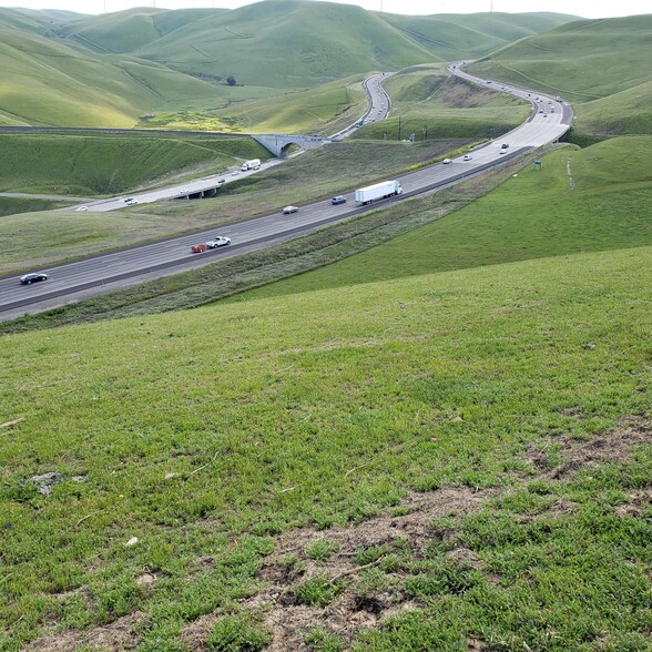 13749 Altamont Pass Rd, Livermore, CA for sale - Primary Photo - Image 1 of 29