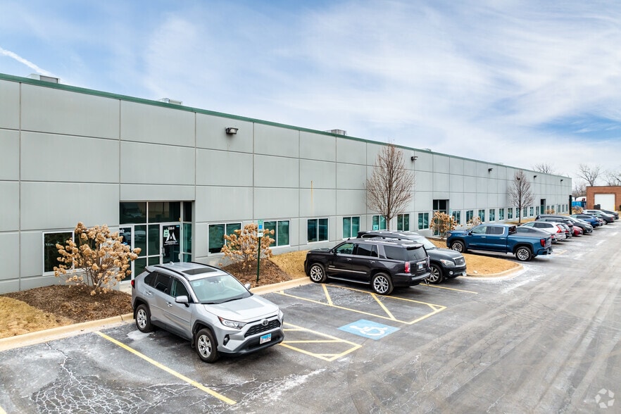 1060 N Garfield St, Lombard, IL for lease - Primary Photo - Image 2 of 5
