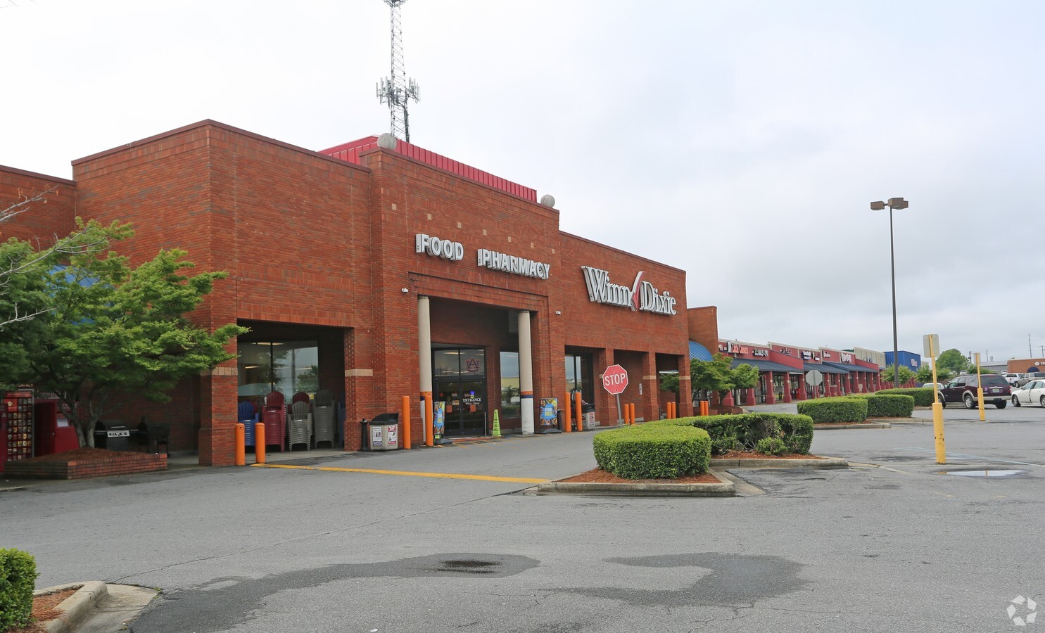 1655 S College St, Auburn, AL 36832