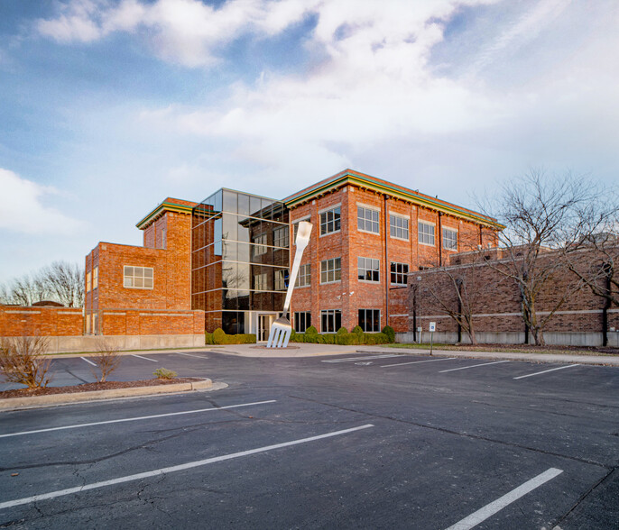 2215 W Chesterfield Blvd, Springfield, MO for sale - Building Photo - Image 1 of 1