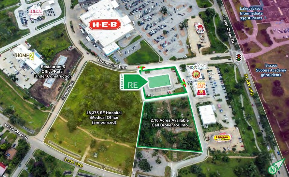 220 Grapevine Turn St, Lake Jackson, TX for sale - Building Photo - Image 2 of 15