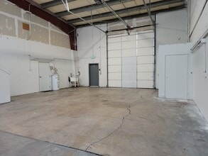 2200 Three Lakes Rd SE, Albany, OR for lease Interior Photo- Image 1 of 23