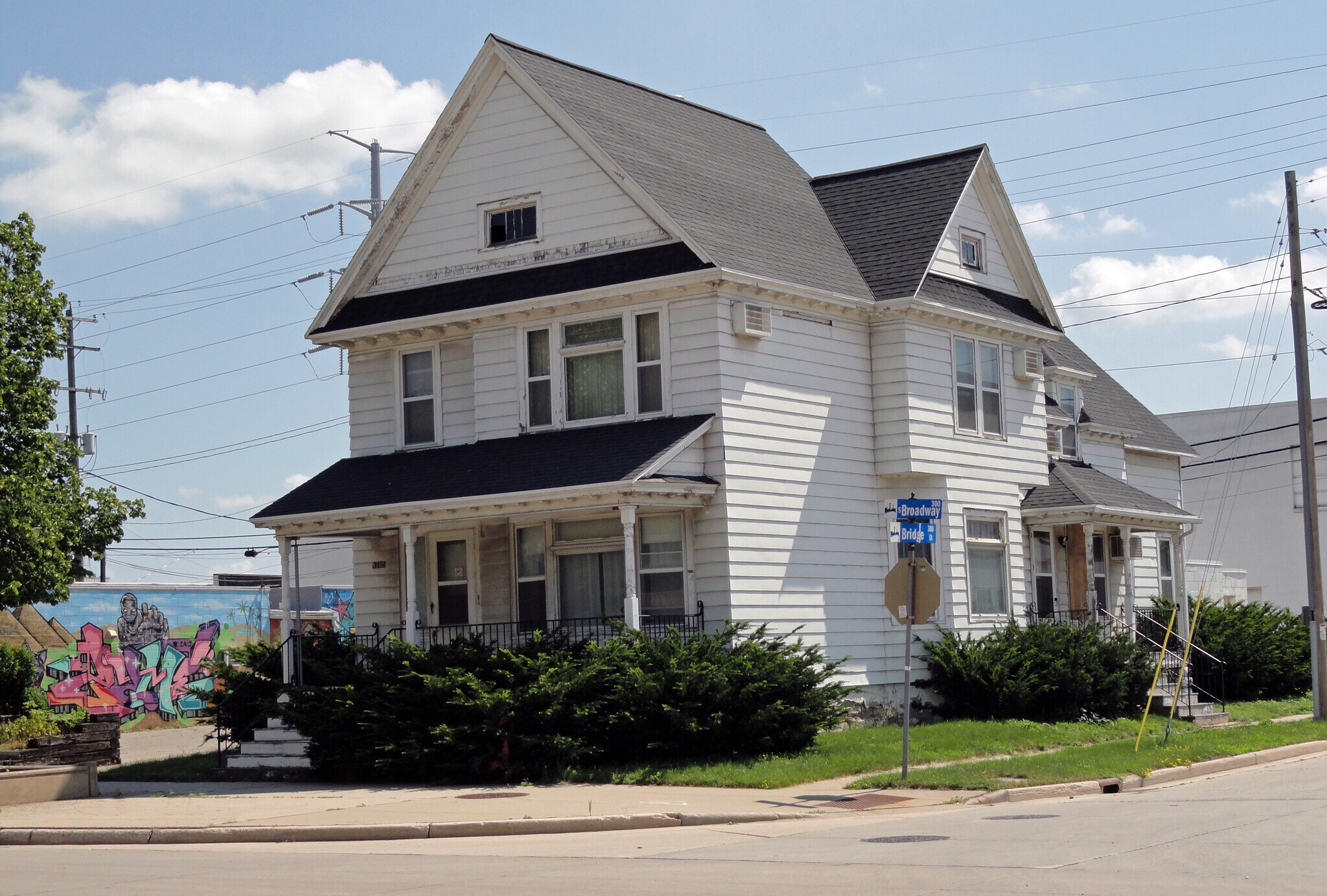 309 Broadway, Green Bay, WI for sale Primary Photo- Image 1 of 2