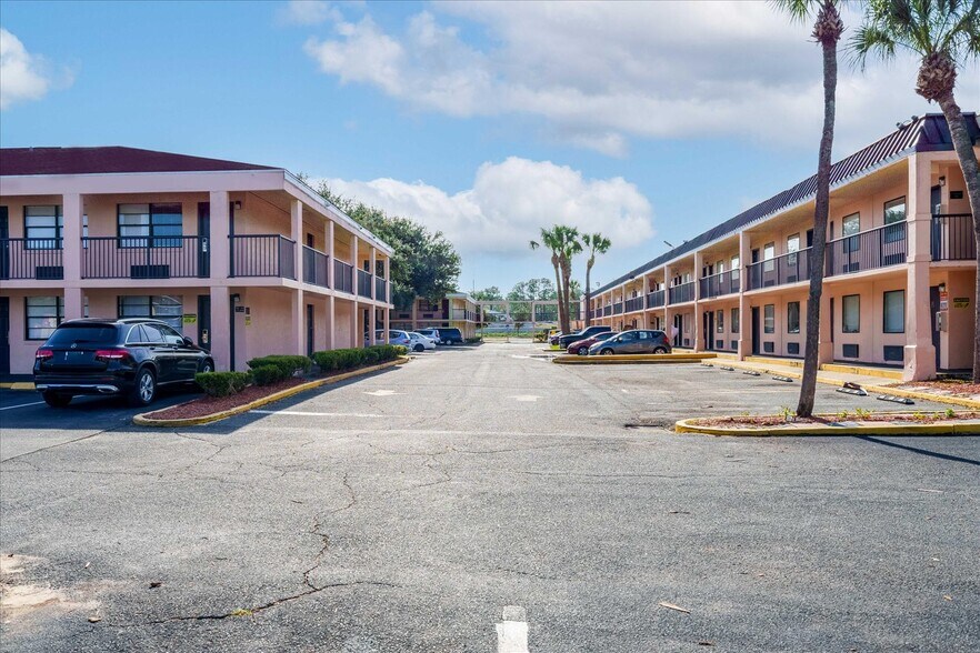 510 Lane Ave S, Jacksonville, FL 32254 APM Inn & Suites Jacksonville, FL