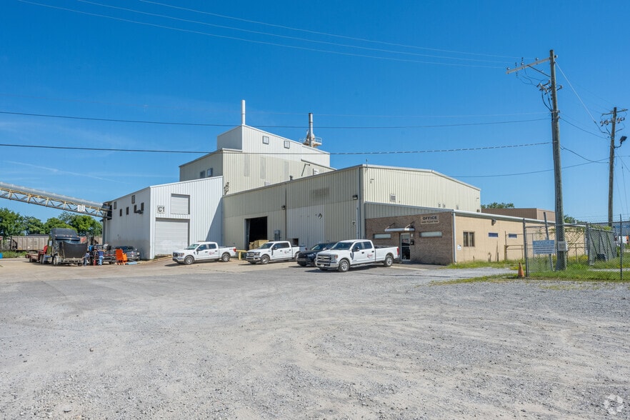 Industrial Manufacturing Plant portfolio of 4 properties for sale on LoopNet.com - Building Photo - Image 2 of 21