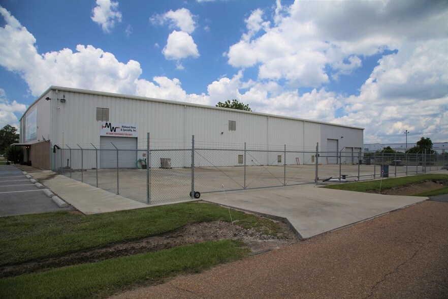 101 Burgess Dr, Broussard, LA 70518