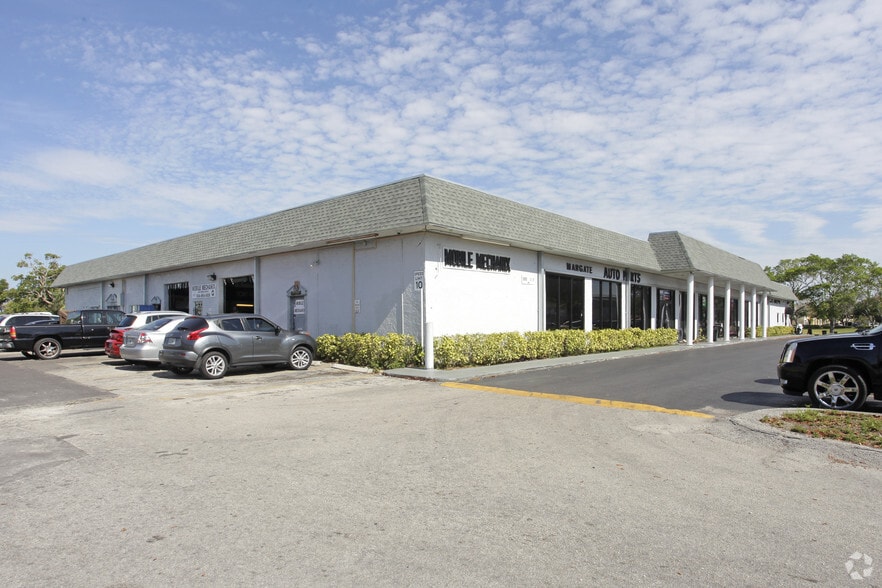 1593-1667 Banks Rd, Margate, FL for lease - Primary Photo - Image 3 of 4