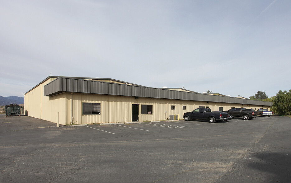 18975 Mermack Ave, Lake Elsinore, CA for lease - Building Photo - Image 1 of 5