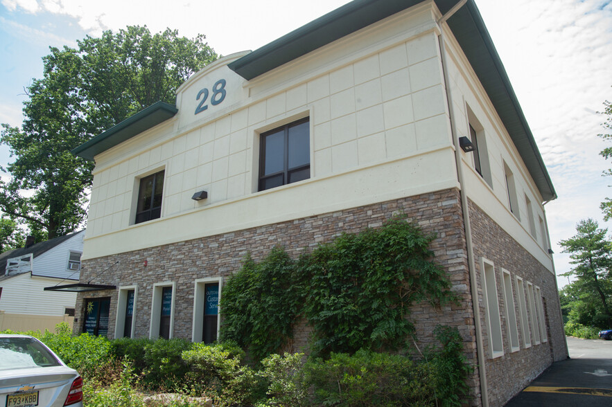 28 Farview Ter, Paramus, NJ for sale - Building Photo - Image 1 of 1