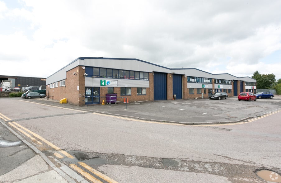 Isis Trading Estate portfolio of 3 properties for sale on LoopNet.com - Primary Photo - Image 3 of 4