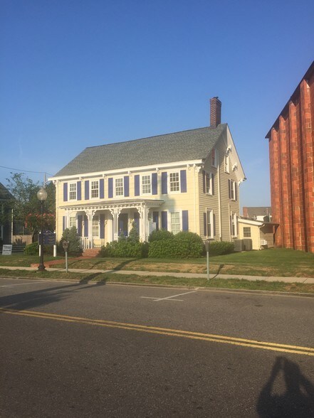 42 Fire Island Ave, Babylon, NY for sale - Building Photo - Image 1 of 1