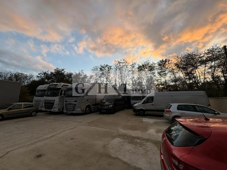 Industrial in Viry-Châtillon for sale - Building Photo - Image 2 of 5