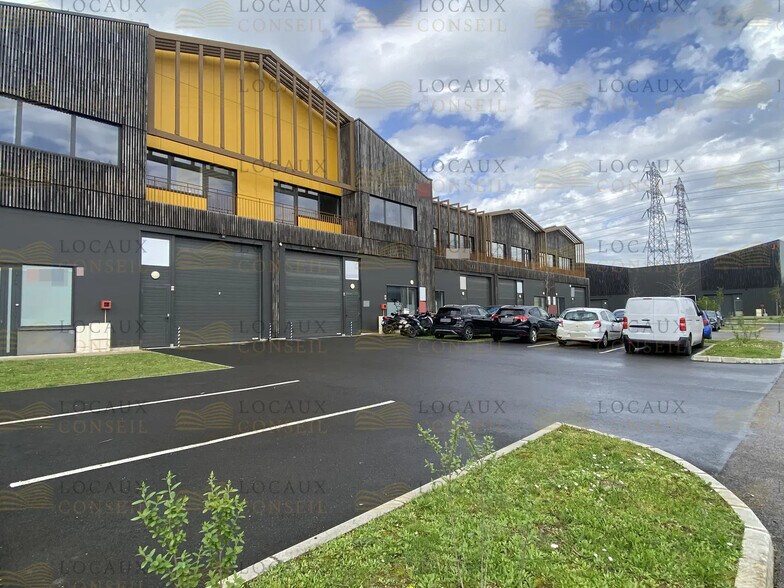 Flex in Cormeilles-en-Parisis for lease - Building Photo - Image 3 of 5