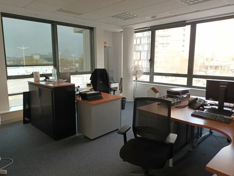 Office in Le Havre for lease - Interior Photo - Image 2 of 6