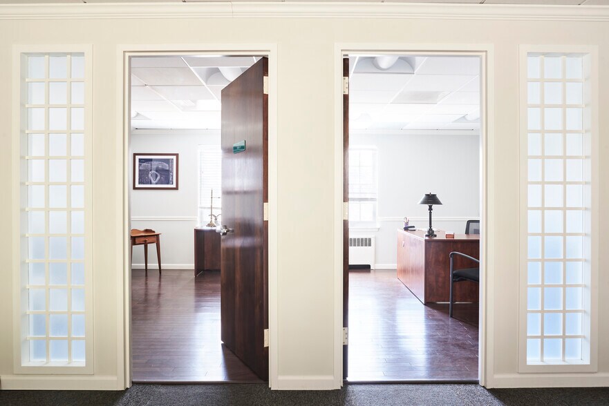 51-55 Pondfield Rd, Bronxville, NY for lease - Interior Photo - Image 3 of 15