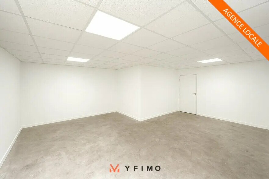 Flex in Épône for sale - Interior Photo - Image 1 of 8
